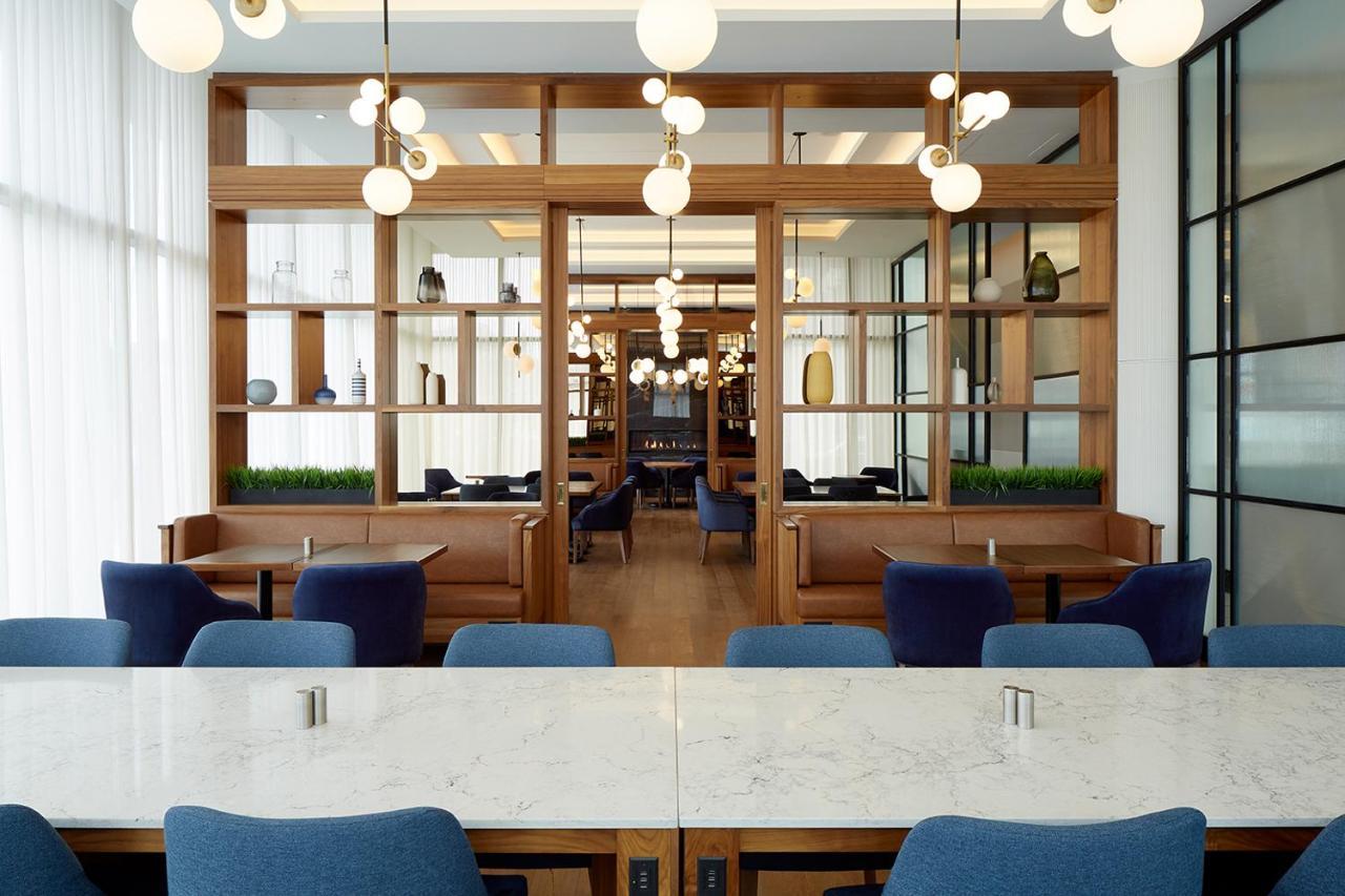 Courtyard Montreal Midtown Hotel Bagian luar foto
