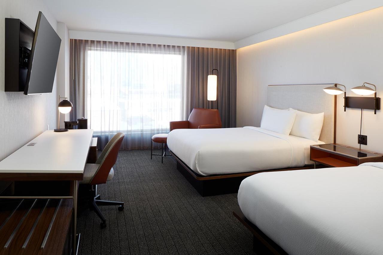 Courtyard Montreal Midtown Hotel Bagian luar foto