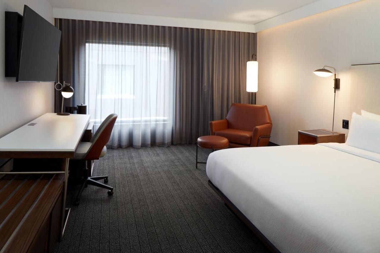 Courtyard Montreal Midtown Hotel Bagian luar foto