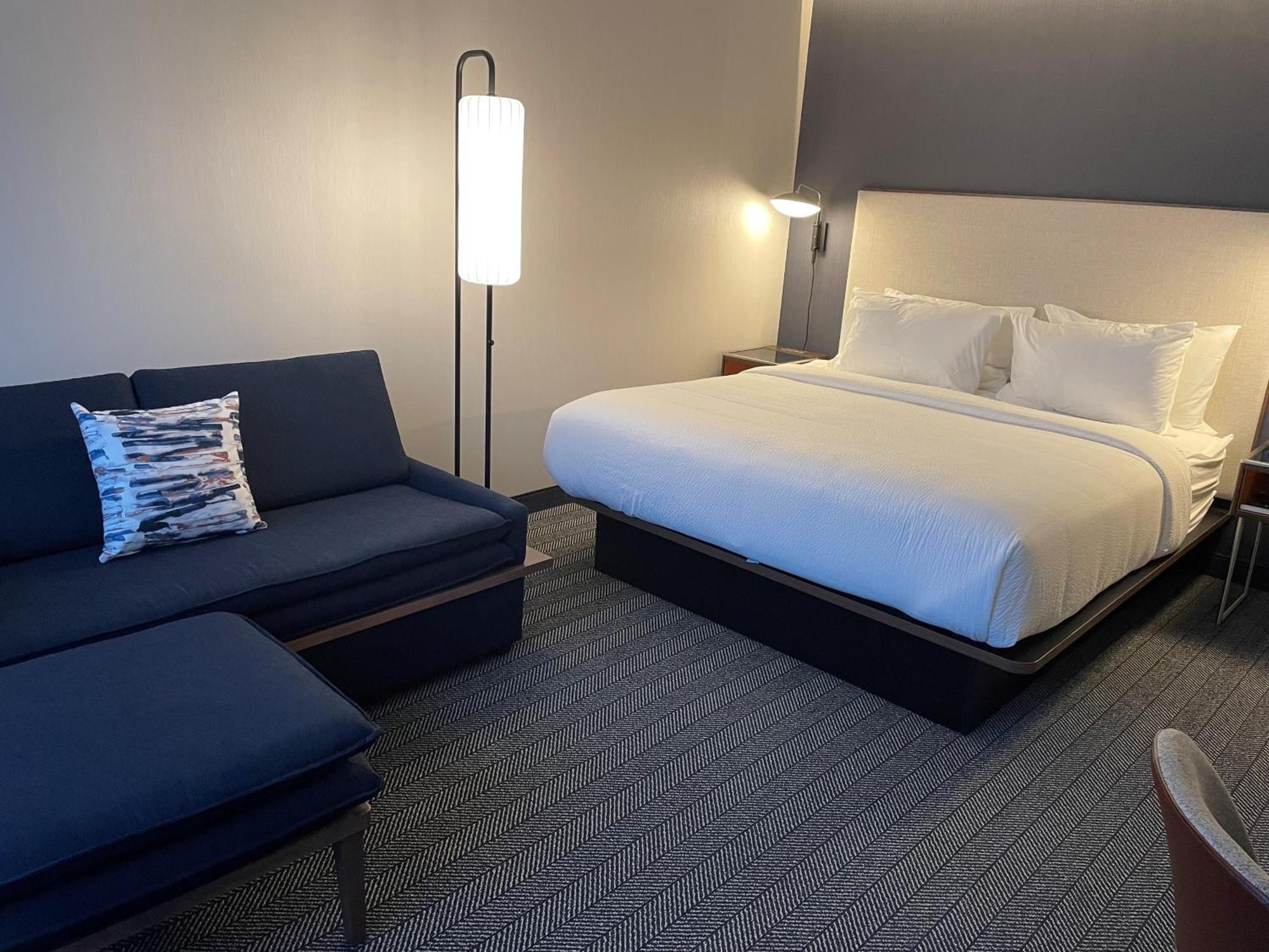 Courtyard Montreal Midtown Hotel Bagian luar foto
